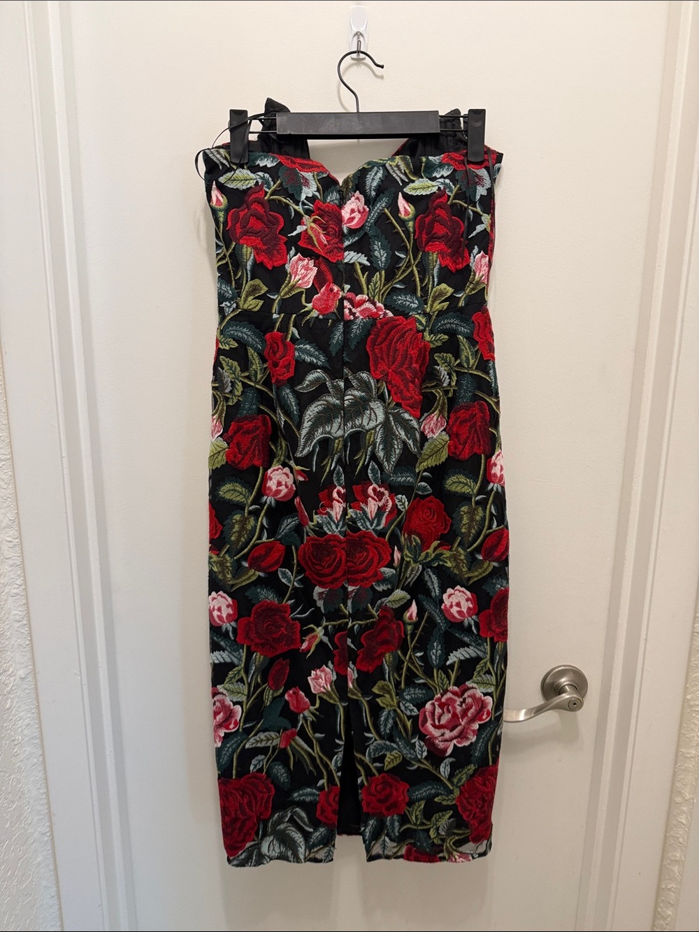 Dress the population Cosette Floral Embroidered Strapless Body-Con Dress - Picture 3 of 5